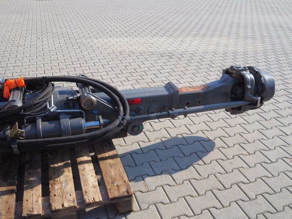 Claas Lexion / NAF rear driving axle / 4WD - Harvester attachment: picture 4 Claas Lexion / NAF rear driving axle / 4WD - Harvester attachment: picture 4