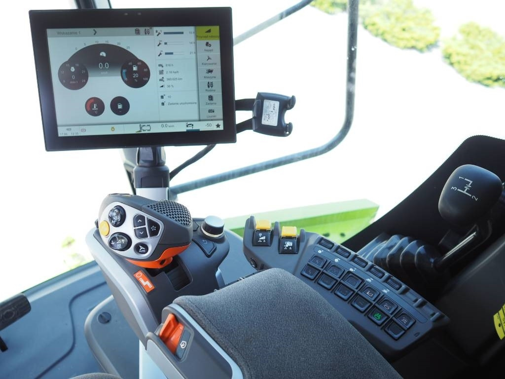 Claas Tucano 450 + V770 - Combine harvester: picture 5 Claas Tucano 450 + V770 - Combine harvester: picture 5
