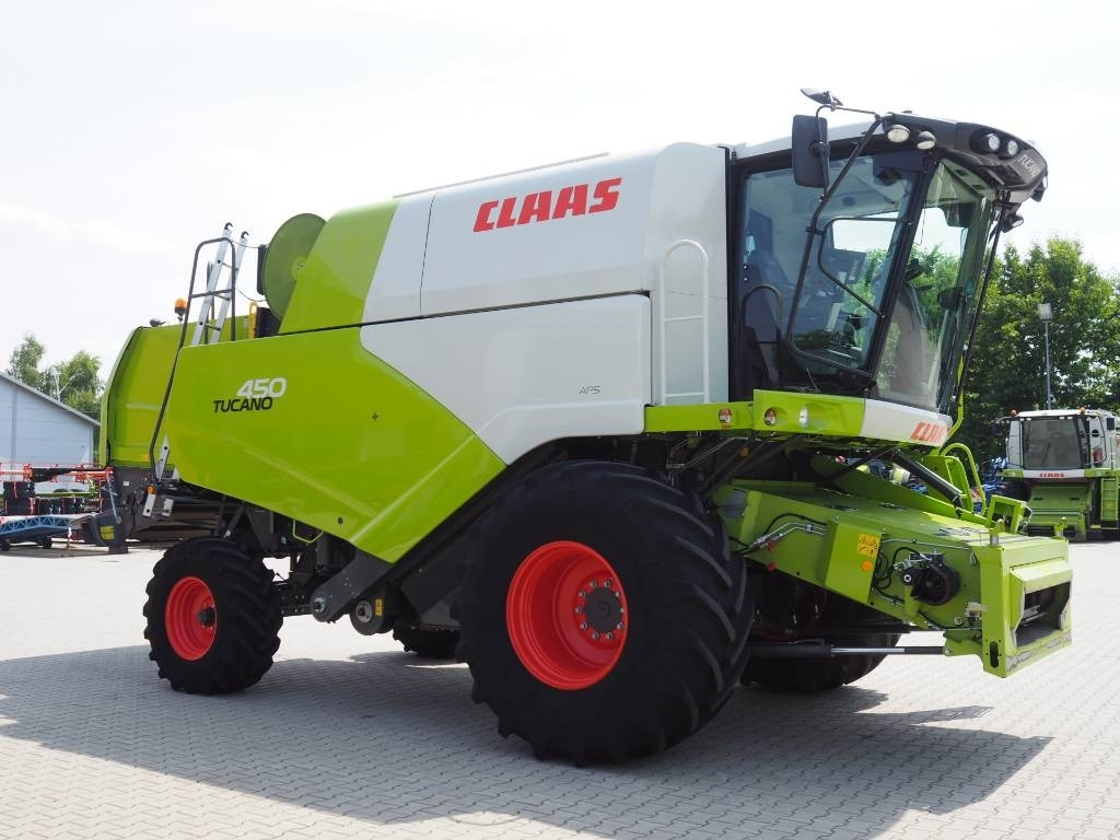 Claas Tucano 450 + V770 - Combine harvester: picture 4 Claas Tucano 450 + V770 - Combine harvester: picture 4
