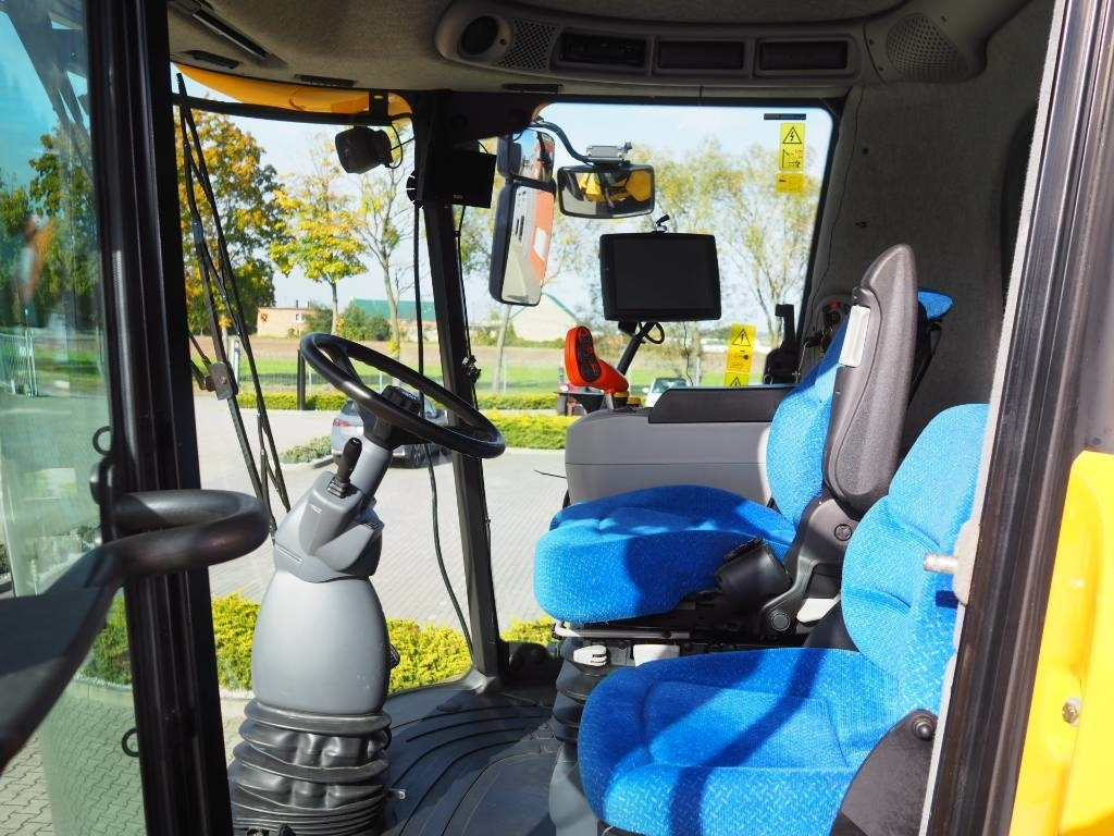 New Holland CR 9090 SmartTrax 4x4 + VF 10,7 m  - Combine harvester: picture 5 New Holland CR 9090 SmartTrax 4x4 + VF 10,7 m  - Combine harvester: picture 5