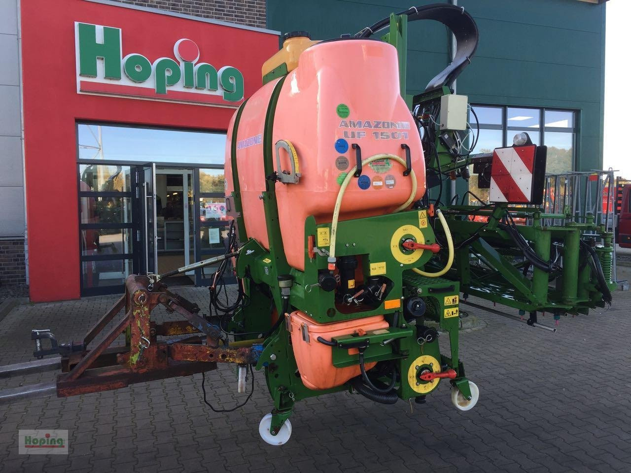 Amazone UF 1501 - Tractor mounted sprayer: picture 1 Amazone UF 1501 - Tractor mounted sprayer: picture 1