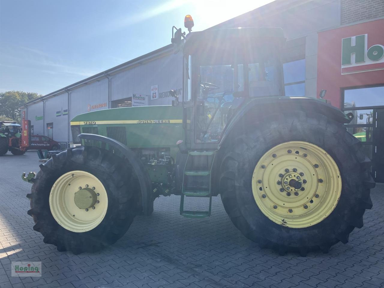 John Deere 7810 - Farm tractor: picture 2 John Deere 7810 - Farm tractor: picture 2