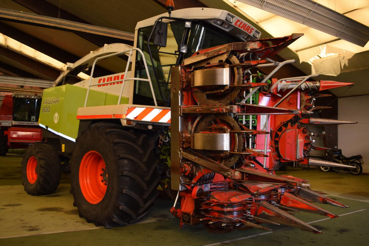 CLAAS Jaguar 900 - Forage harvester: picture 1 CLAAS Jaguar 900 - Forage harvester: picture 1
