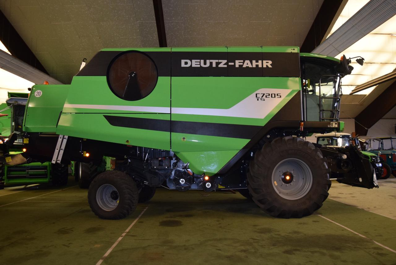 Deutz-Fahr C 7205 TS - Combine harvester: picture 1 Deutz-Fahr C 7205 TS - Combine harvester: picture 1