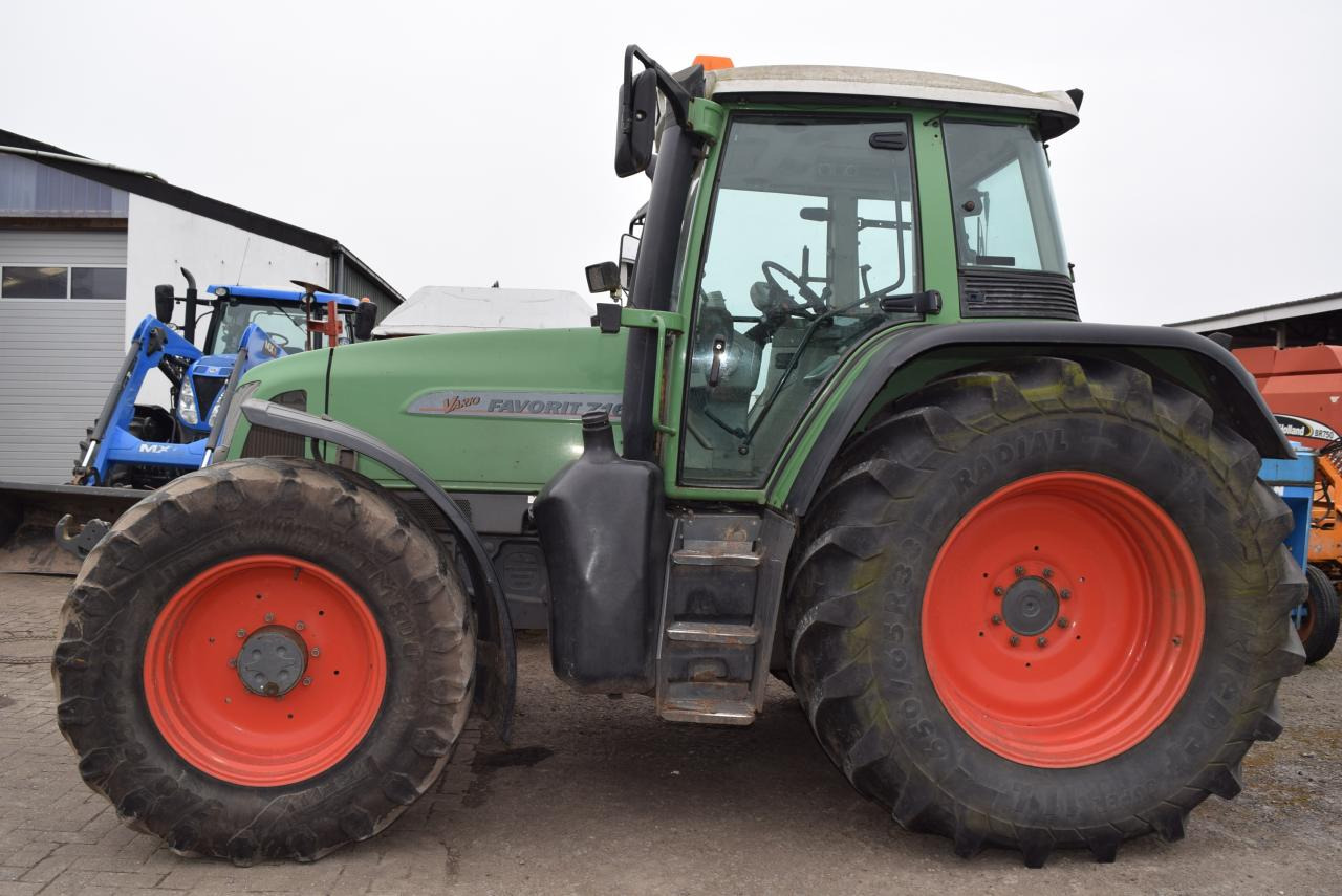 Fendt 716 Vario - Farm tractor: picture 1 Fendt 716 Vario - Farm tractor: picture 1