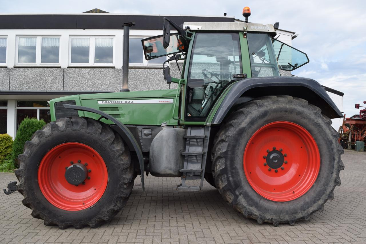 Fendt Favorit 822 - Farm tractor: picture 1 Fendt Favorit 822 - Farm tractor: picture 1