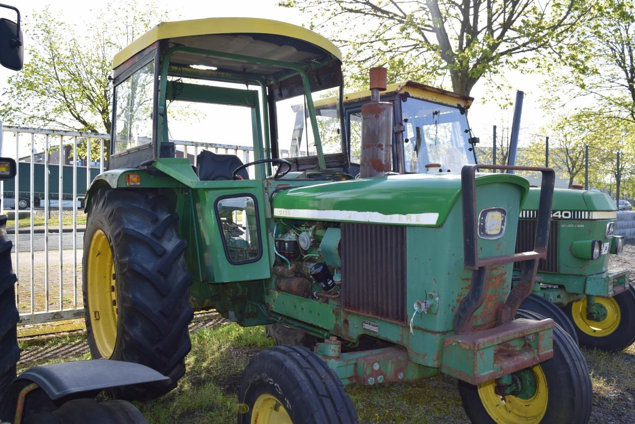 John Deere 2130 - Farm tractor: picture 1 John Deere 2130 - Farm tractor: picture 1