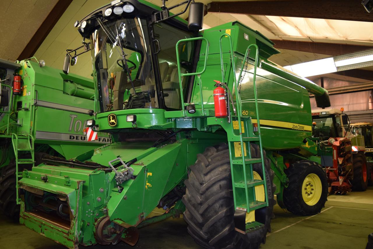 John Deere T 660 HM - Combine harvester: picture 1 John Deere T 660 HM - Combine harvester: picture 1