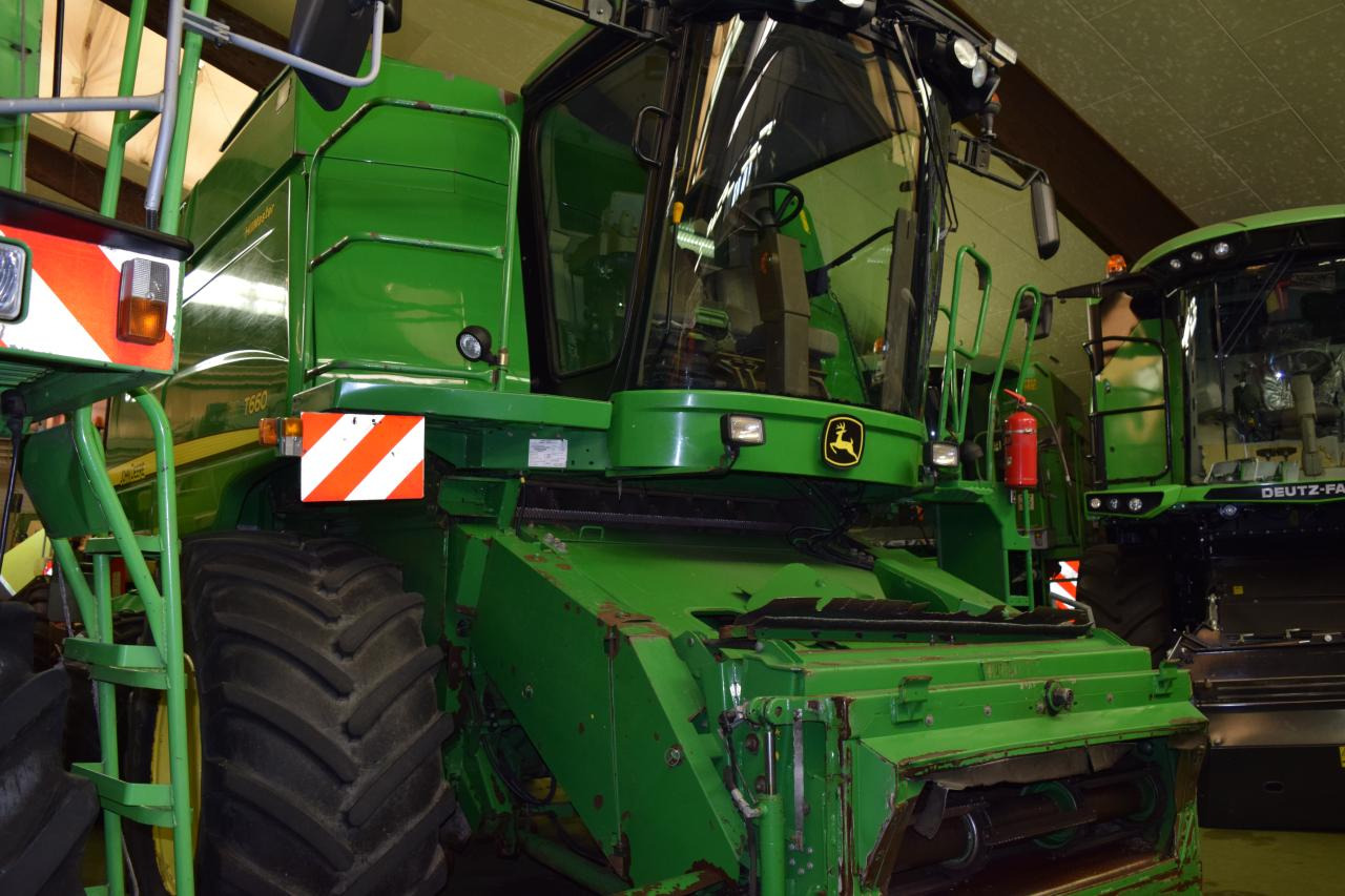 John Deere T 660 HM - Combine harvester: picture 2 John Deere T 660 HM - Combine harvester: picture 2