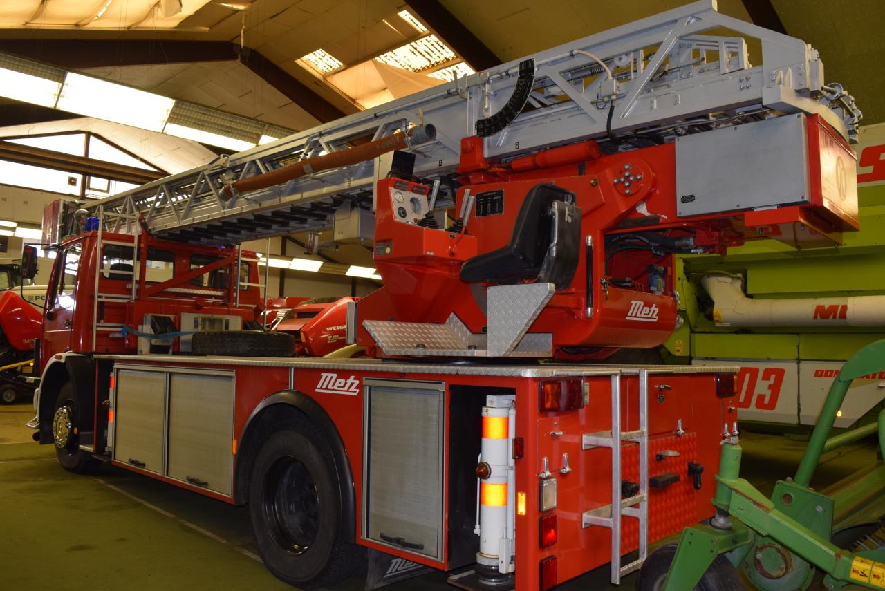 Hook lift truck Mercedes-Benz 1422 F 4x2 DLK 23 12 Drehleiter: picture 6