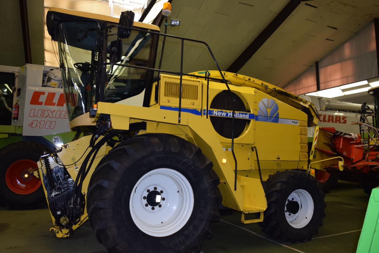New Holland FX 40 - Forage harvester: picture 1 New Holland FX 40 - Forage harvester: picture 1