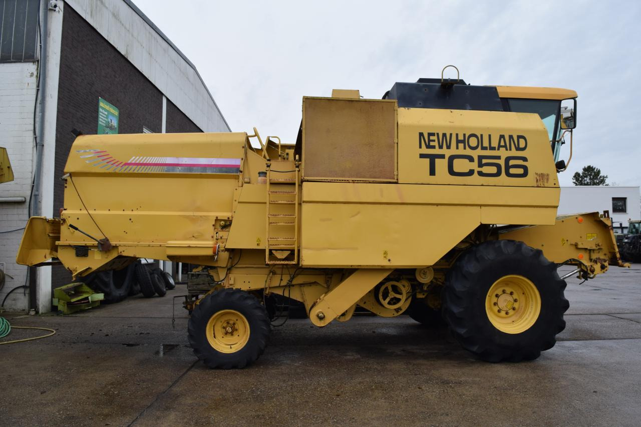 New Holland TC 56 - Combine harvester: picture 1 New Holland TC 56 - Combine harvester: picture 1