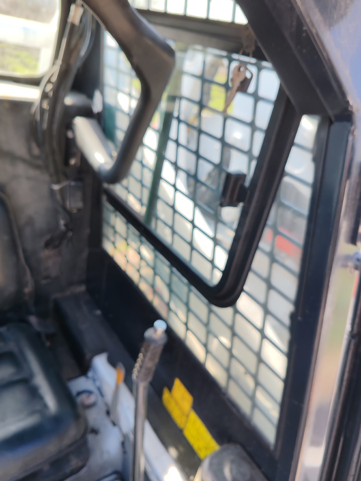 Skid steer loader BOBCAT S18: picture 10