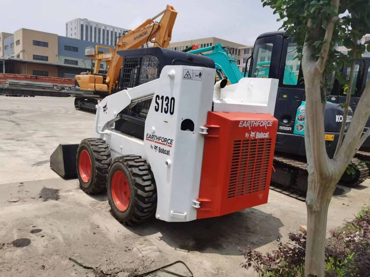 Bobcat S130 - Skid steer loader: picture 3 Bobcat S130 - Skid steer loader: picture 3