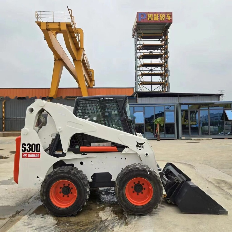 Bobcat S300 - Skid steer loader: picture 2 Bobcat S300 - Skid steer loader: picture 2