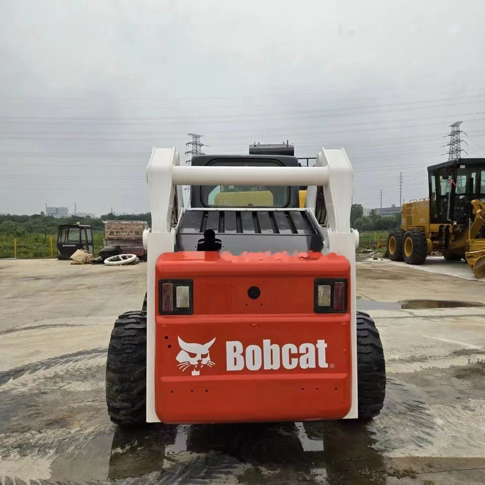 Skid steer loader Bobcat S300: picture 7