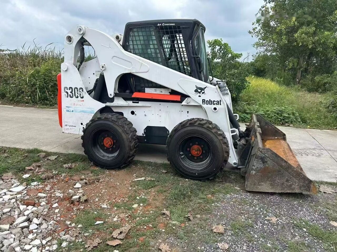 Bobcat S300 - Skid steer loader: picture 2 Bobcat S300 - Skid steer loader: picture 2