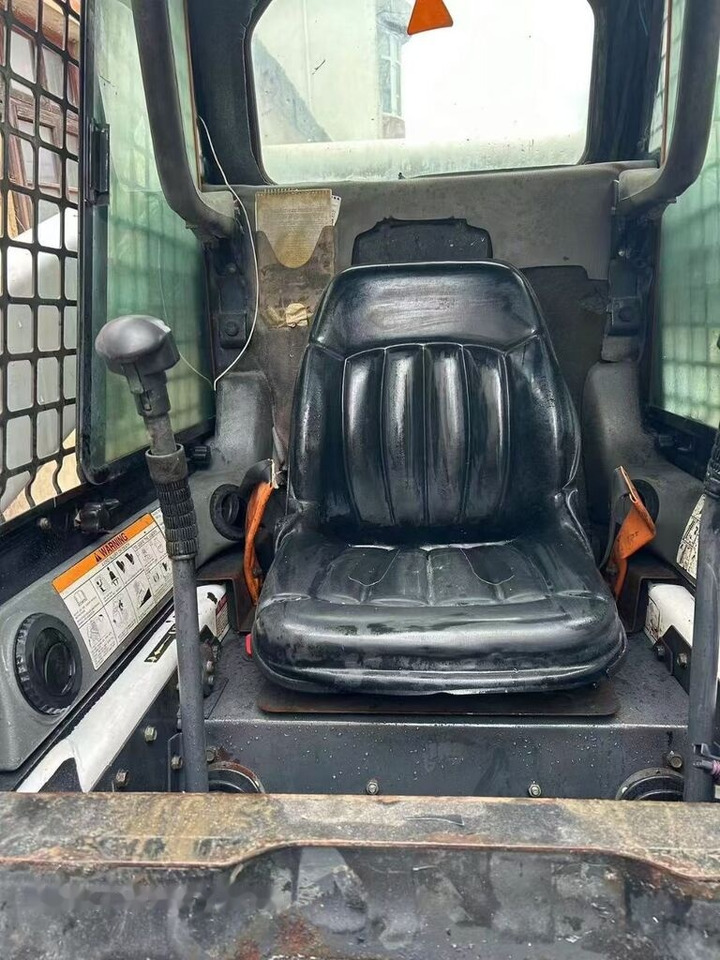 Bobcat S300 - Skid steer loader: picture 5 Bobcat S300 - Skid steer loader: picture 5