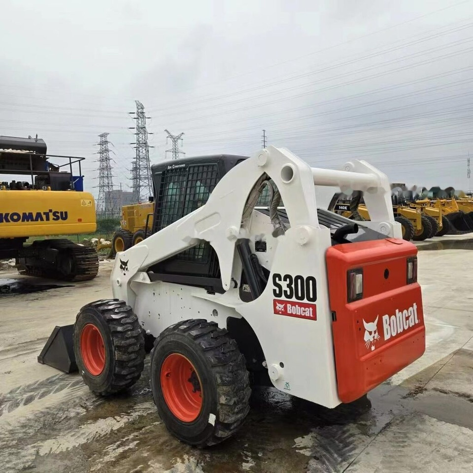 Skid steer loader Bobcat S300: picture 8