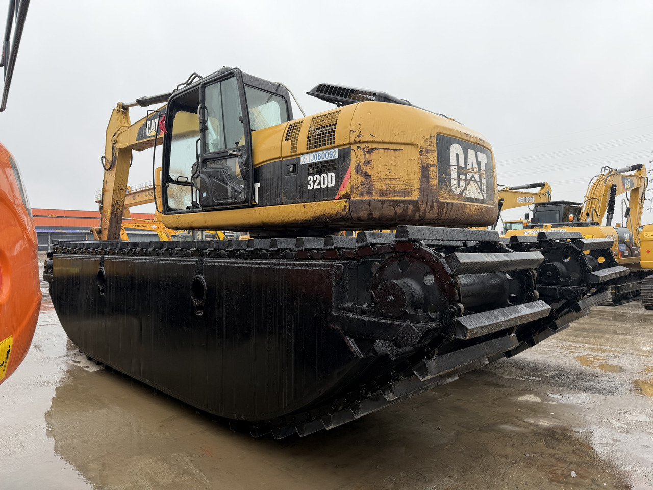 CATERPILLAR 320D - Amphibious excavator: picture 1 CATERPILLAR 320D - Amphibious excavator: picture 1