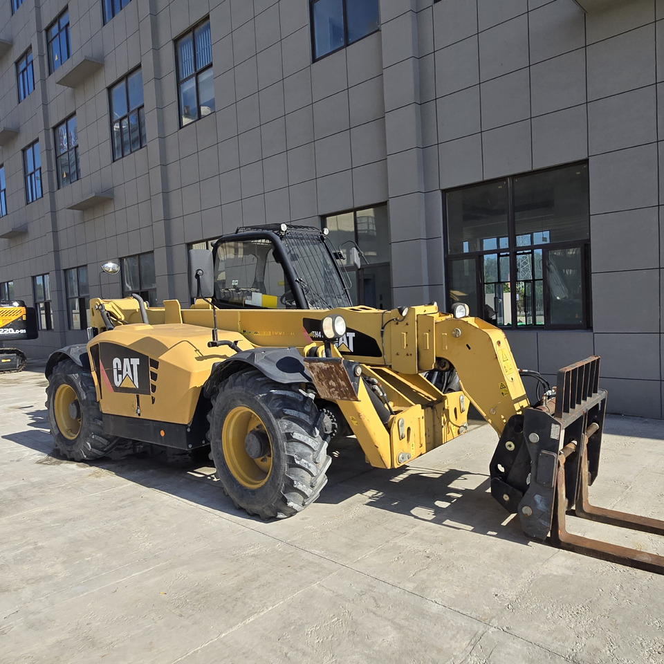 CATERPILLAR TH414 - Telescopic boom: picture 3 CATERPILLAR TH414 - Telescopic boom: picture 3