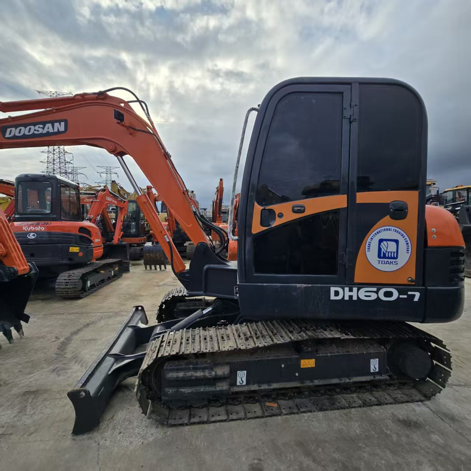 DOOSAN DH60-7 - Excavator: picture 3 DOOSAN DH60-7 - Excavator: picture 3