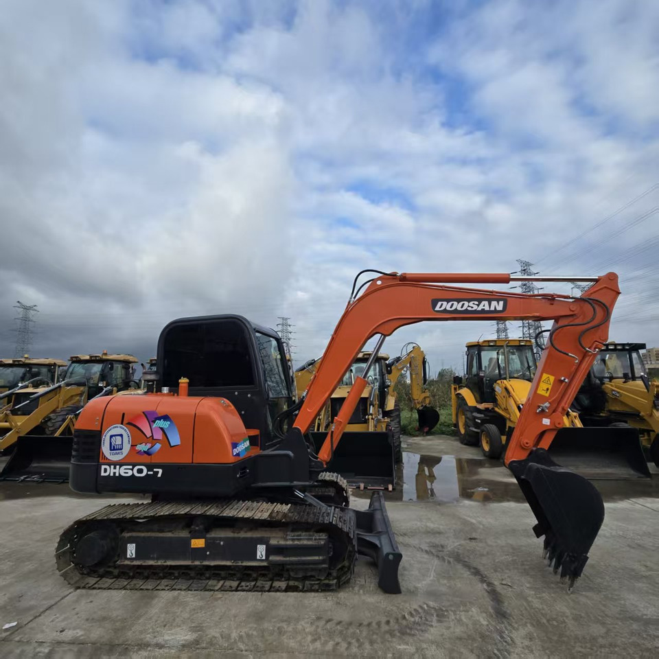 DOOSAN DH60-7 - Excavator: picture 1 DOOSAN DH60-7 - Excavator: picture 1