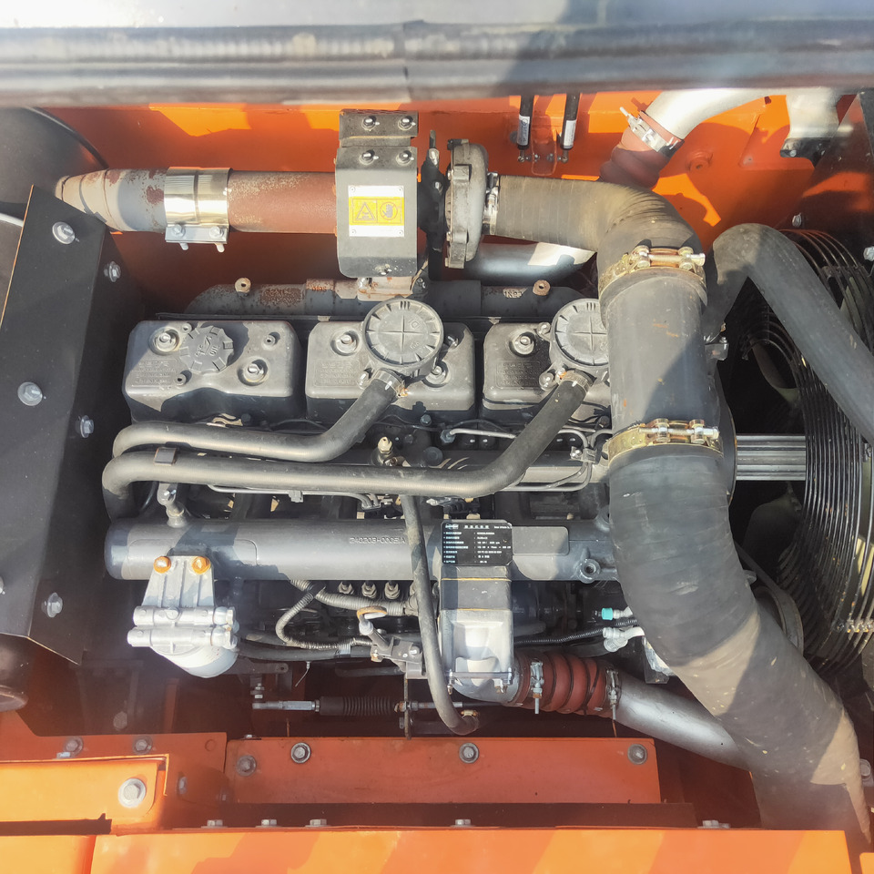 Crawler excavator Doosan DX260LC: picture 11