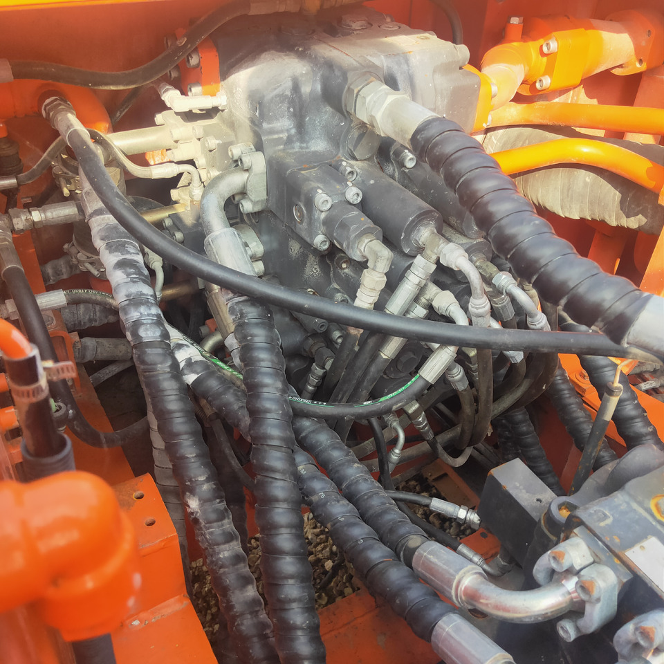 Crawler excavator Doosan DX260LC: picture 10