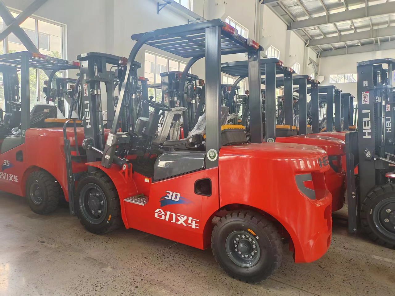 HELI FD30 - Diesel forklift: picture 2 HELI FD30 - Diesel forklift: picture 2