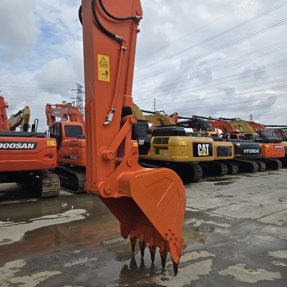 HITACHI ZX210 - Crawler excavator: picture 2 HITACHI ZX210 - Crawler excavator: picture 2