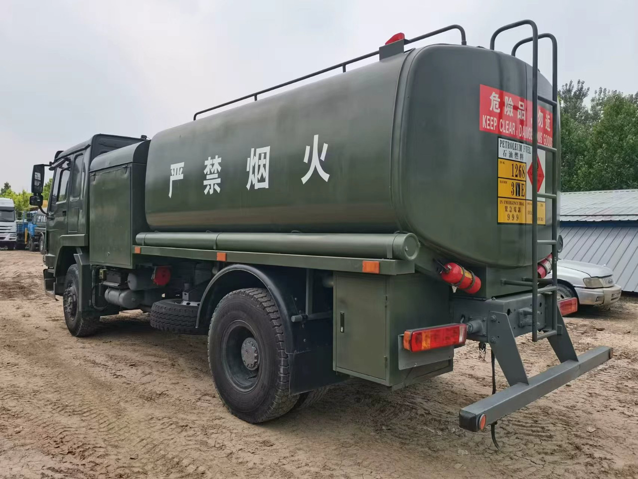HOWO - Tanker truck: picture 5 HOWO - Tanker truck: picture 5