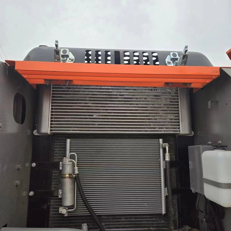 Crawler excavator Hitachi ZX200: picture 6