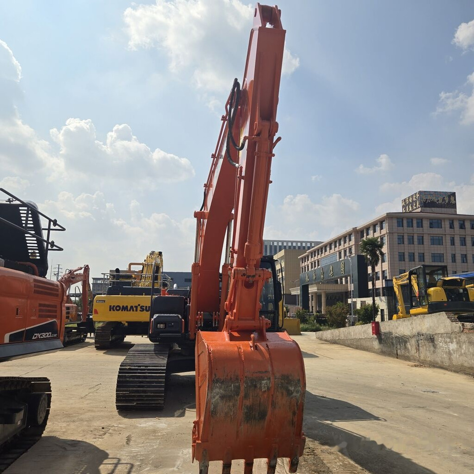 Hitachi ZX210 - Crawler excavator: picture 1 Hitachi ZX210 - Crawler excavator: picture 1