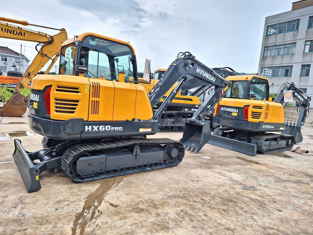 Hyundai HX60 PRO New machine - Mini excavator: picture 2 Hyundai HX60 PRO New machine - Mini excavator: picture 2