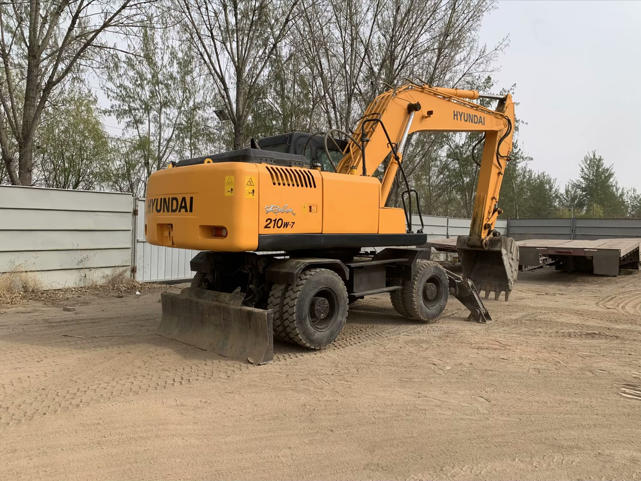 Hyundai R210W-7 - Wheel excavator: picture 5 Hyundai R210W-7 - Wheel excavator: picture 5