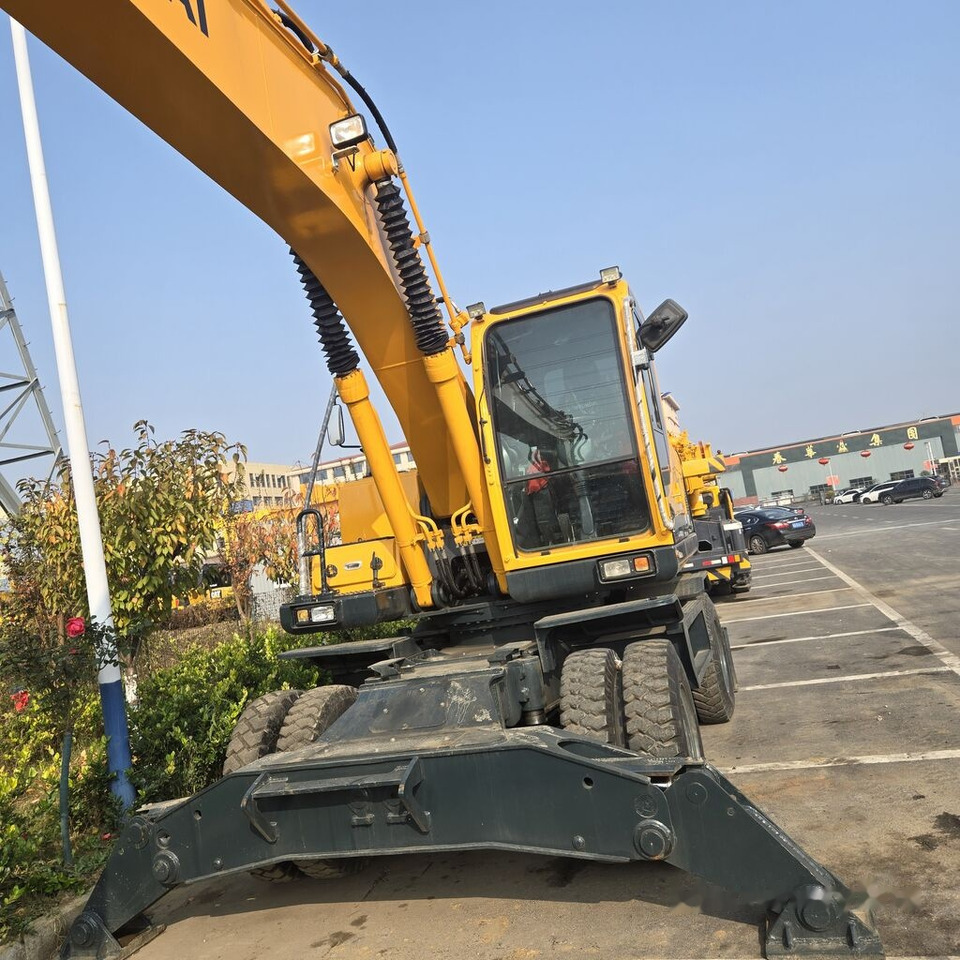 Hyundai R210W-9 - Wheel excavator: picture 4 Hyundai R210W-9 - Wheel excavator: picture 4