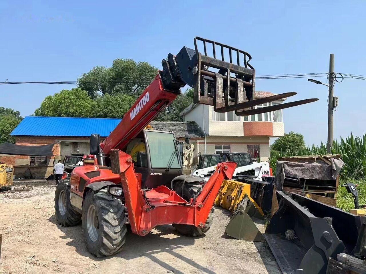 Manitou MT1740 - Telescopic handler: picture 1 Manitou MT1740 - Telescopic handler: picture 1