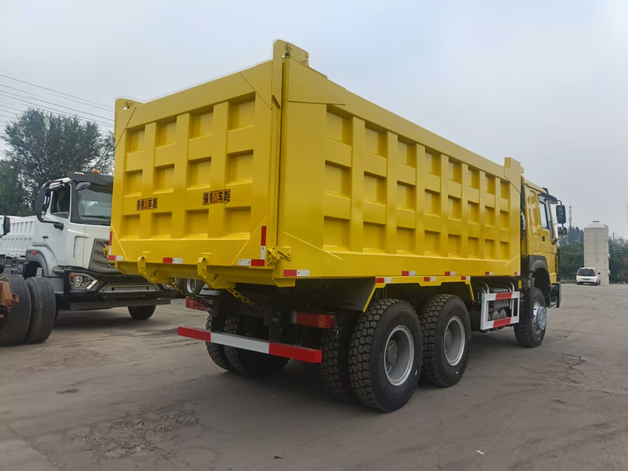 Tipper SINOTRUK HOWO 6x4: picture 8