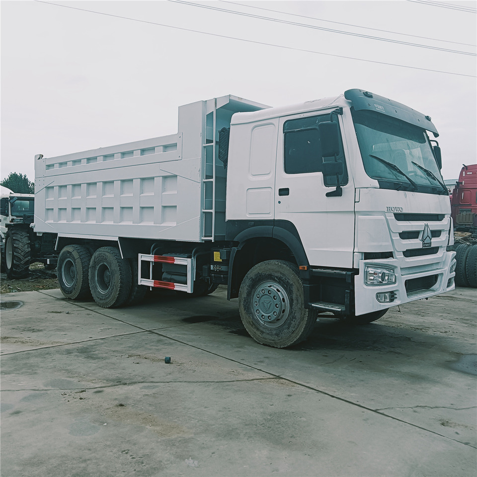 SINOTRUK HOWO 6x4 - Tipper: picture 3 SINOTRUK HOWO 6x4 - Tipper: picture 3