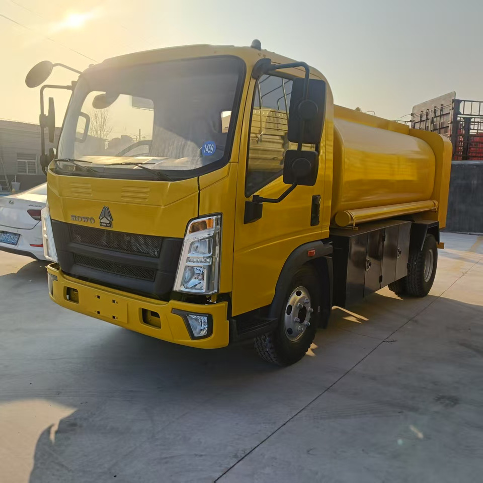 SINOTRUK HOWO - Tanker truck: picture 3 SINOTRUK HOWO - Tanker truck: picture 3
