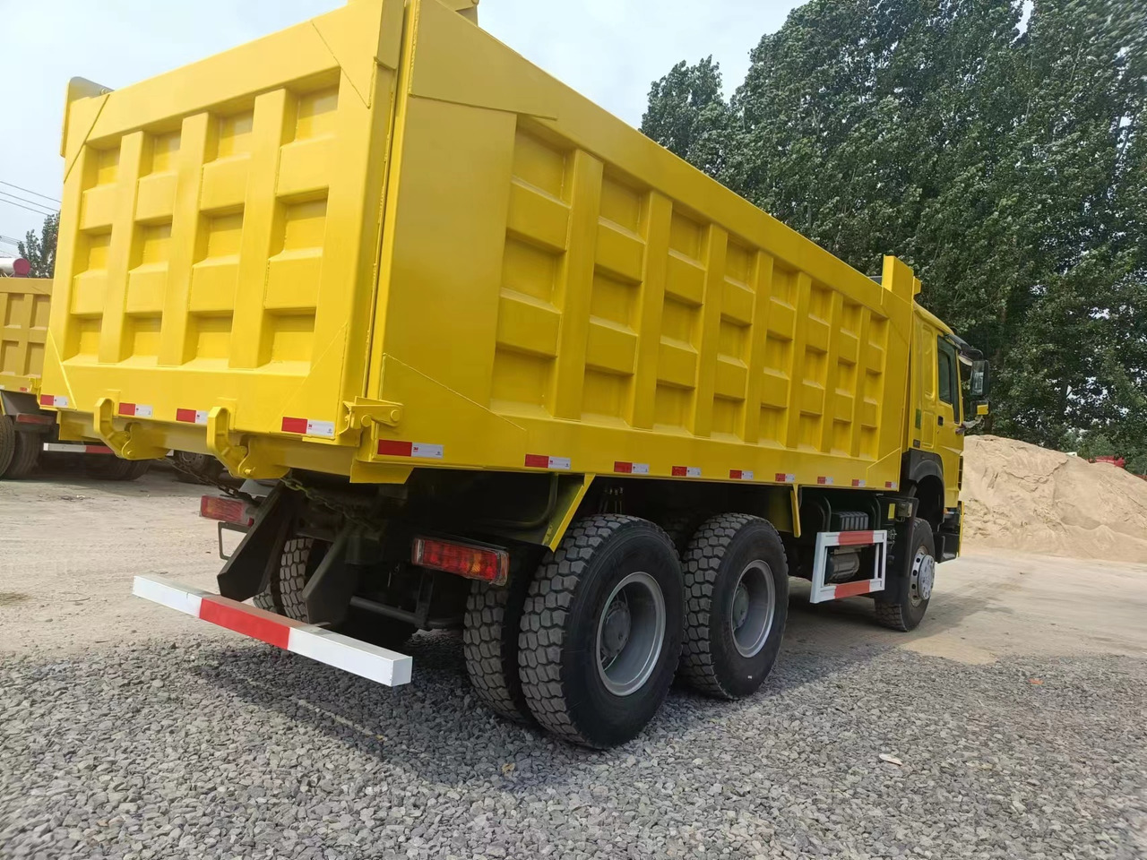 SINOTRUK HOWO - Tipper: picture 2 SINOTRUK HOWO - Tipper: picture 2