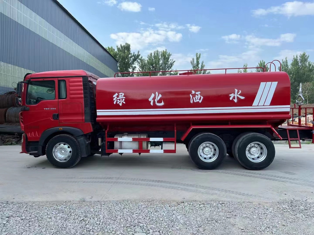 SINOTRUK HOWO sprinkler - Tanker truck: picture 1 SINOTRUK HOWO sprinkler - Tanker truck: picture 1