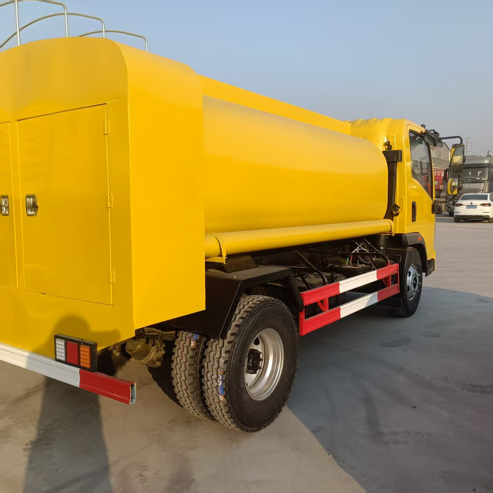 SINOTRUK Tanker truck - Tanker truck: picture 5 SINOTRUK Tanker truck - Tanker truck: picture 5