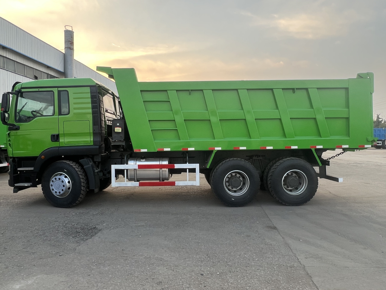 Sinotruk HOWO - Tipper: picture 2 Sinotruk HOWO - Tipper: picture 2