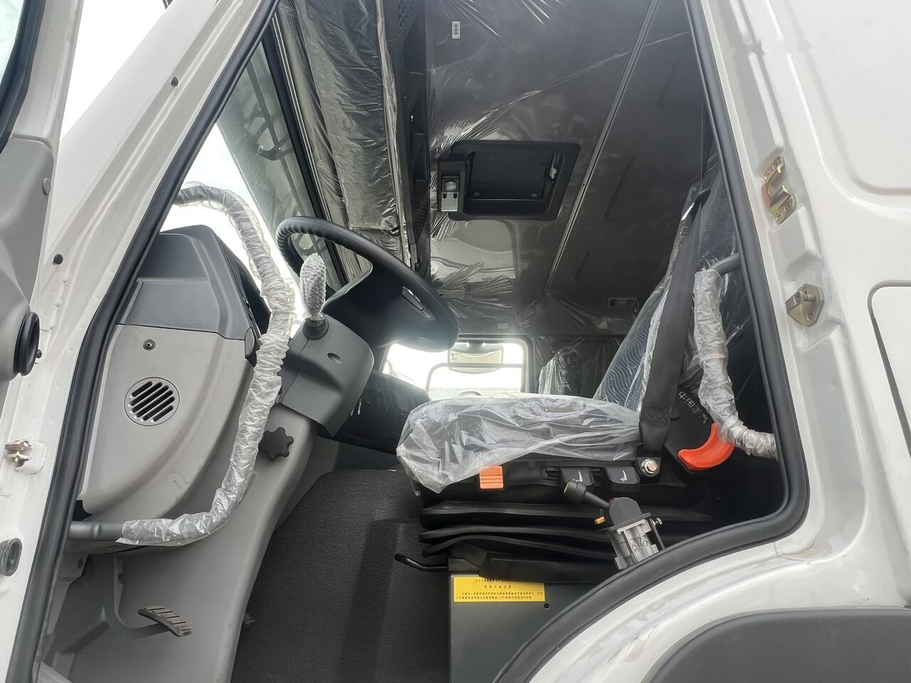 Tipper Sinotruk Howo 8*4: picture 8 Tipper Sinotruk Howo 8*4: picture 8