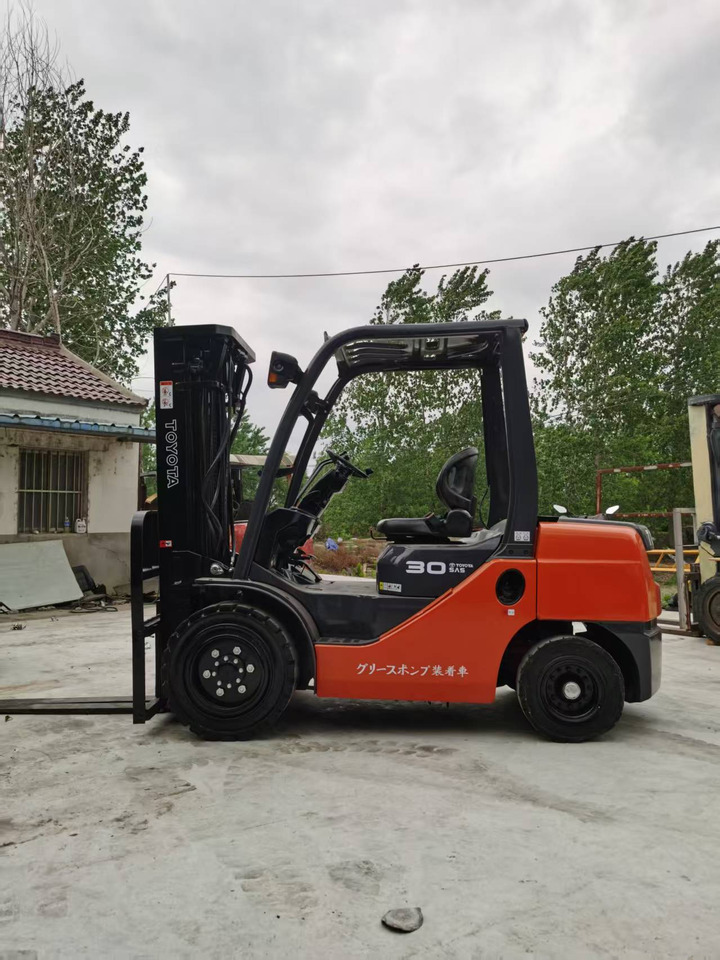 TOYOTA 72-8FDN30 - Diesel forklift: picture 2 TOYOTA 72-8FDN30 - Diesel forklift: picture 2