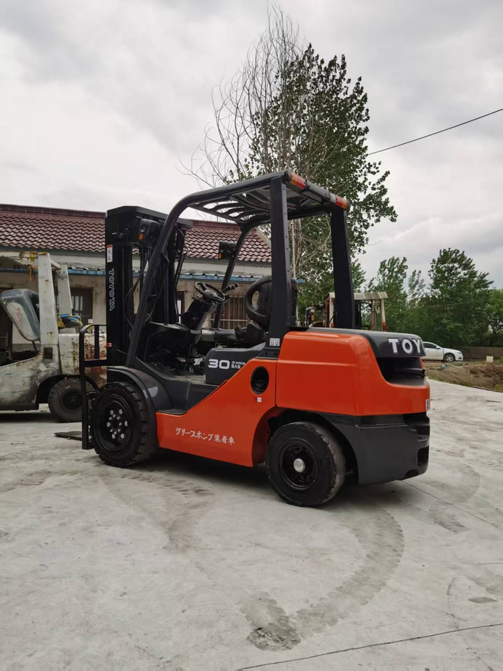 TOYOTA 72-8FDN30 - Diesel forklift: picture 5 TOYOTA 72-8FDN30 - Diesel forklift: picture 5