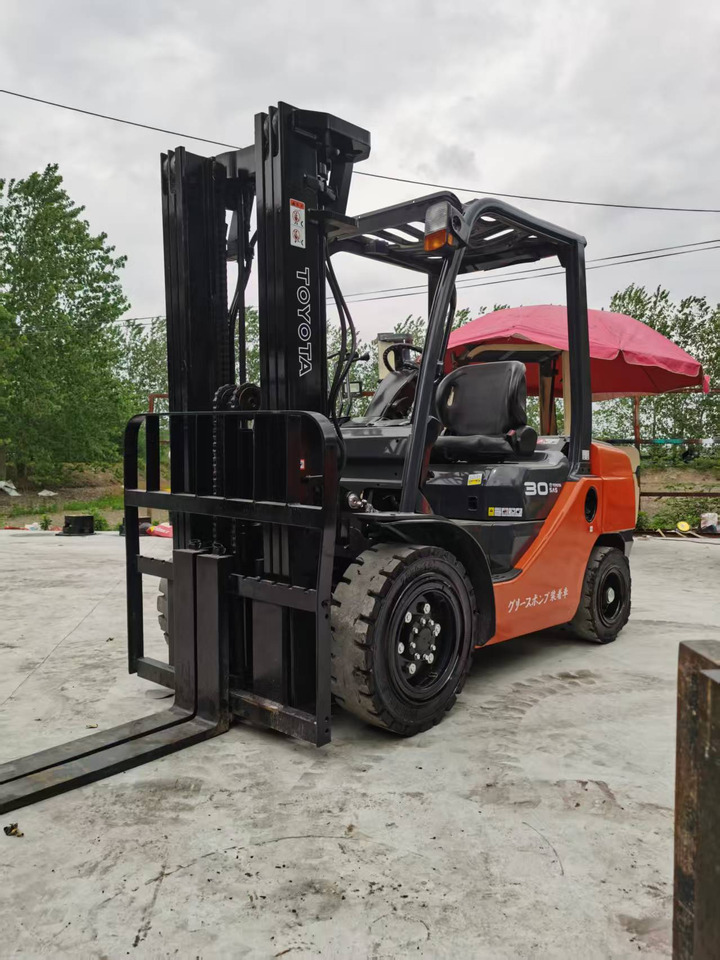 TOYOTA 72-8FDN30 - Diesel forklift: picture 4 TOYOTA 72-8FDN30 - Diesel forklift: picture 4