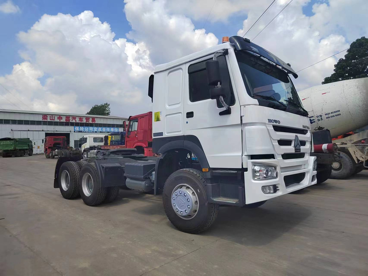 SINOTRUK Trailer head - Tractor unit: picture 3 SINOTRUK Trailer head - Tractor unit: picture 3